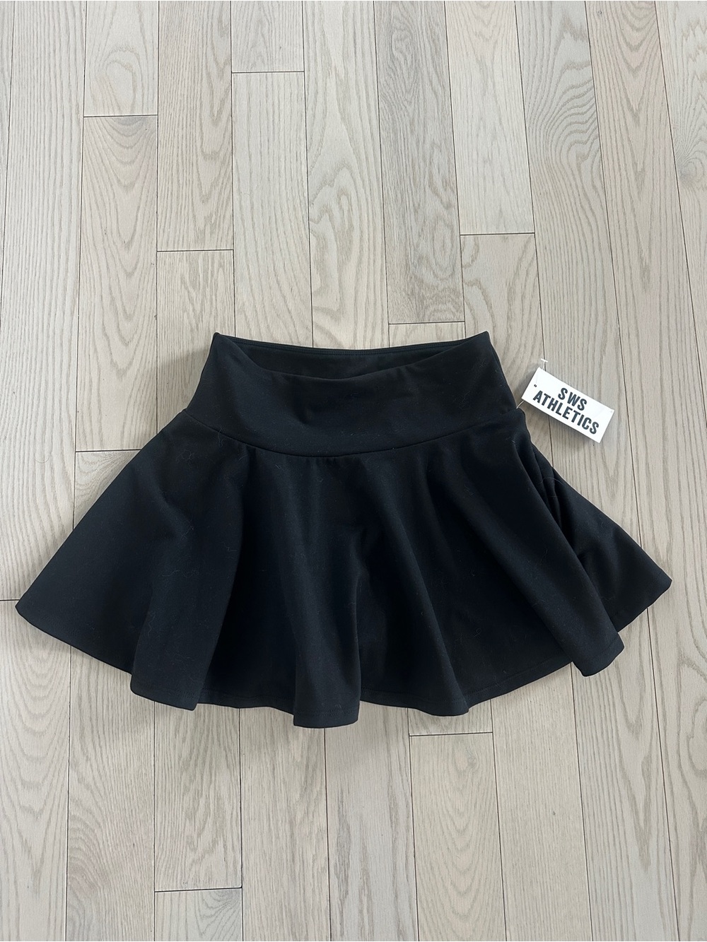 🆕🔥 NEW Women’s Black Flared Skirt with short liner size small